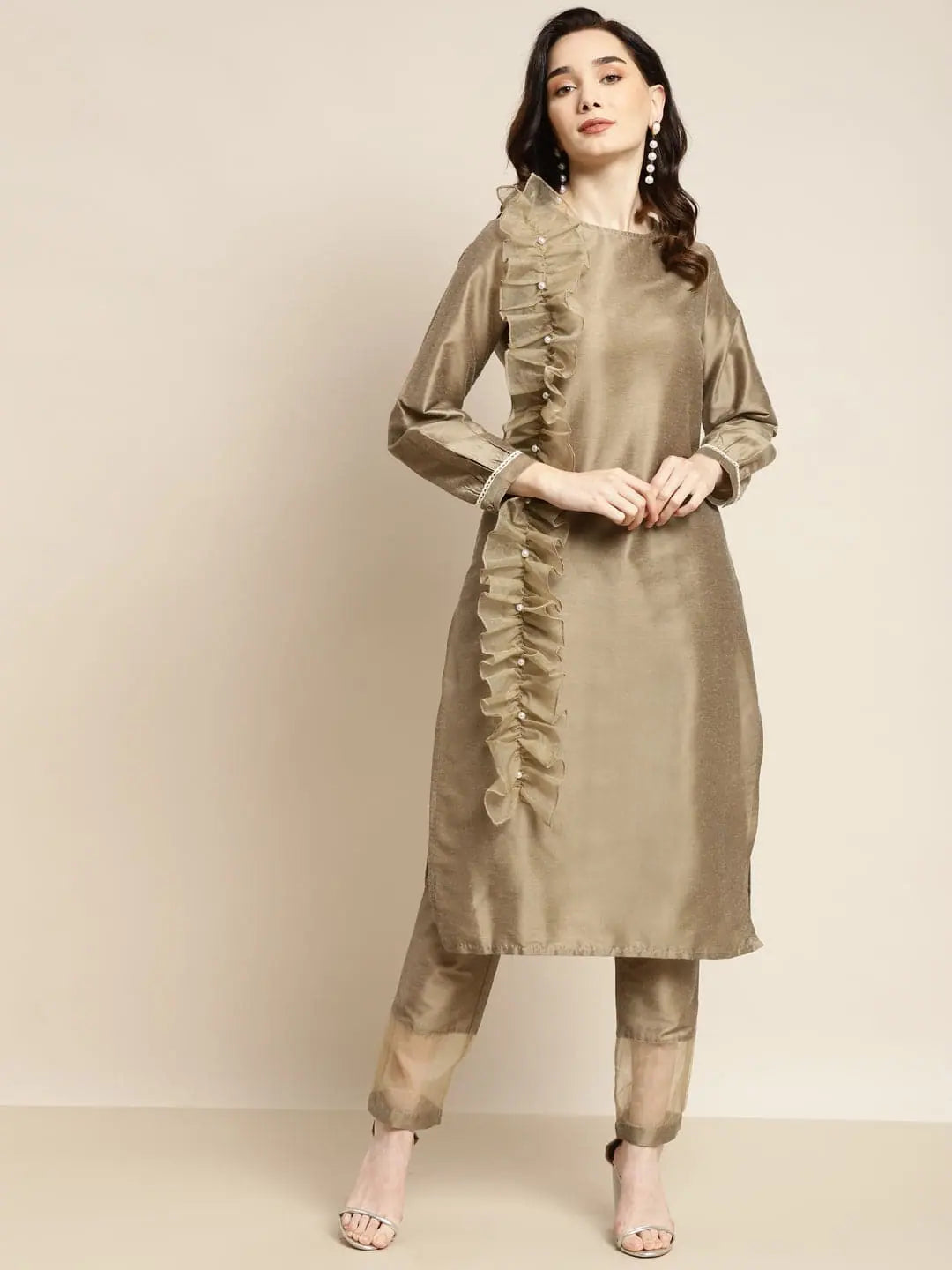 Women Grey Organza Ruffle Dupatta Kurta With Pencil Pants