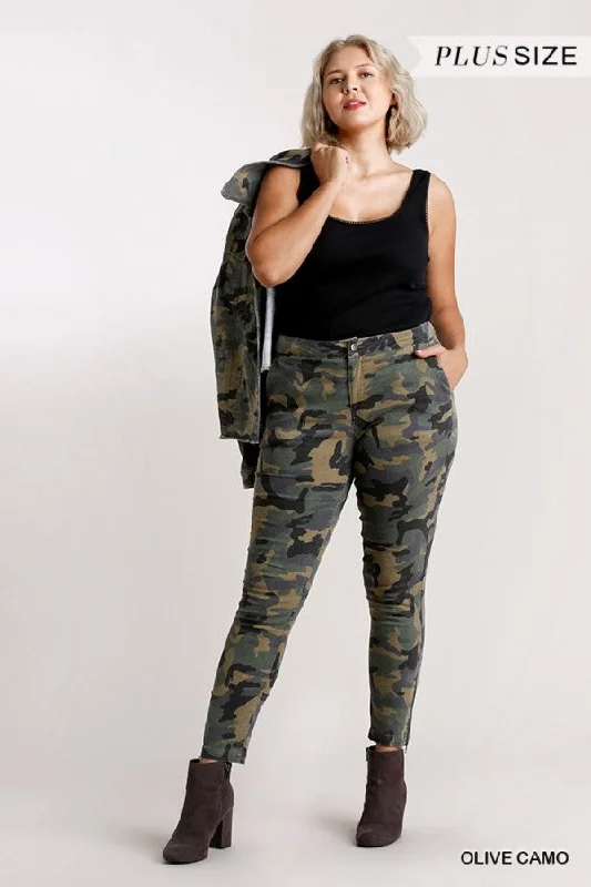 Plus size women's off-the-shoulder topsUmgee Green Camo Slim Leg Plus Pants With Zipper Detail