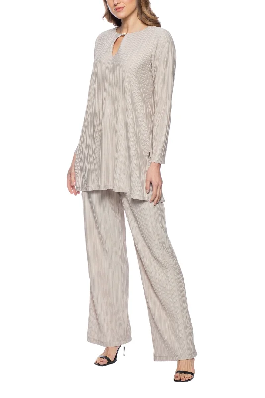 Marina Long Sleeve Keyhole Neck Pleated Knit 2-Piece Pant Set