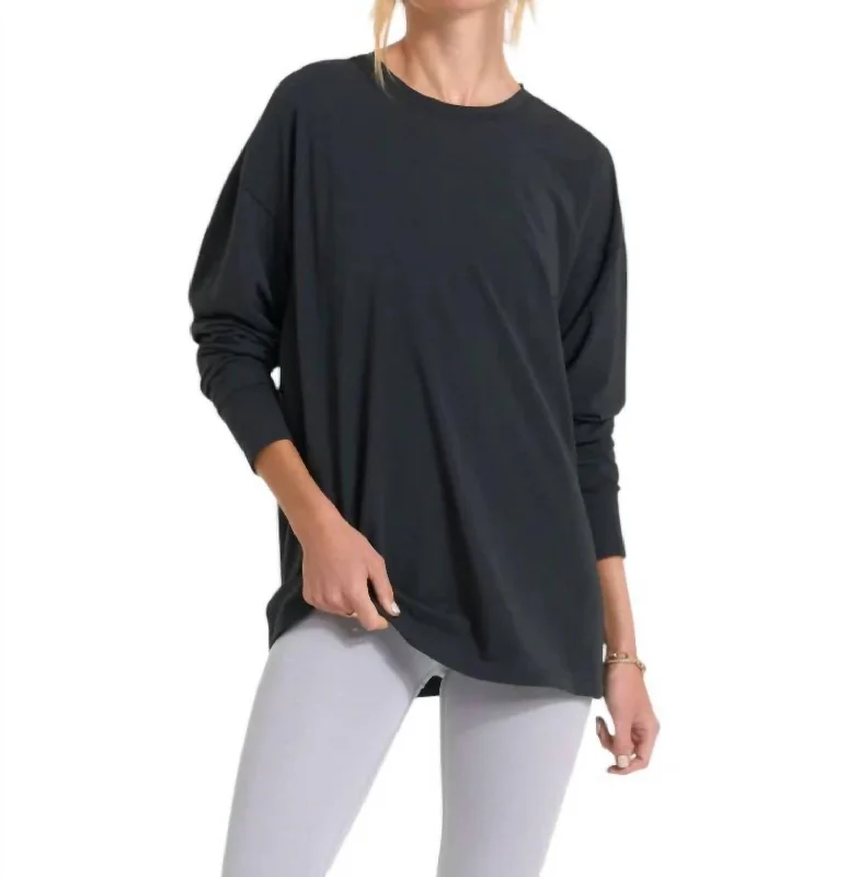 Long Sleeves Feather Tee In Washed Black